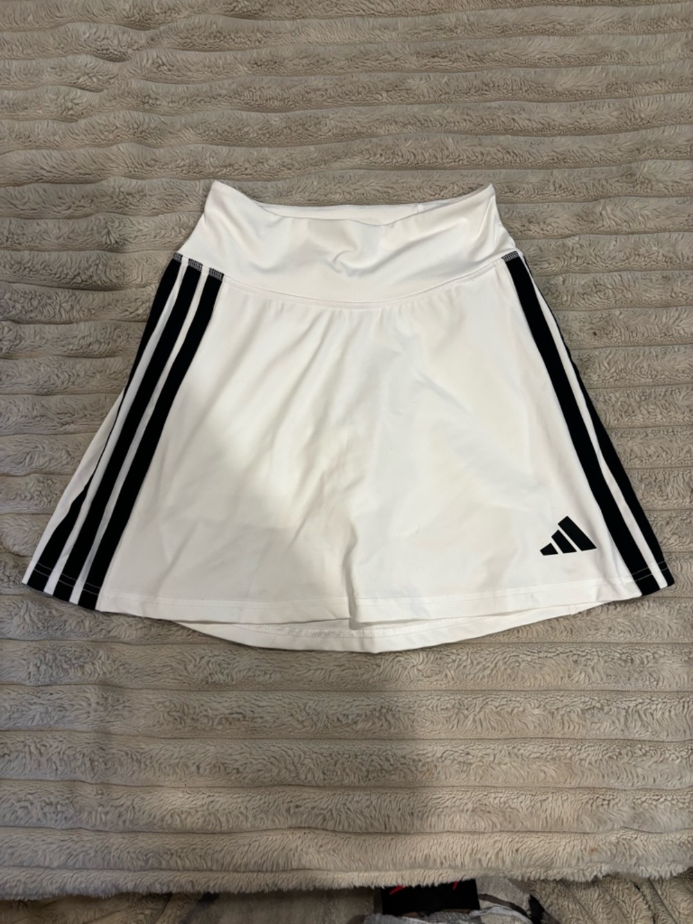 adidas Women’s White Athletic Tennis Skort with Black Stripe Detail size Xs nwot